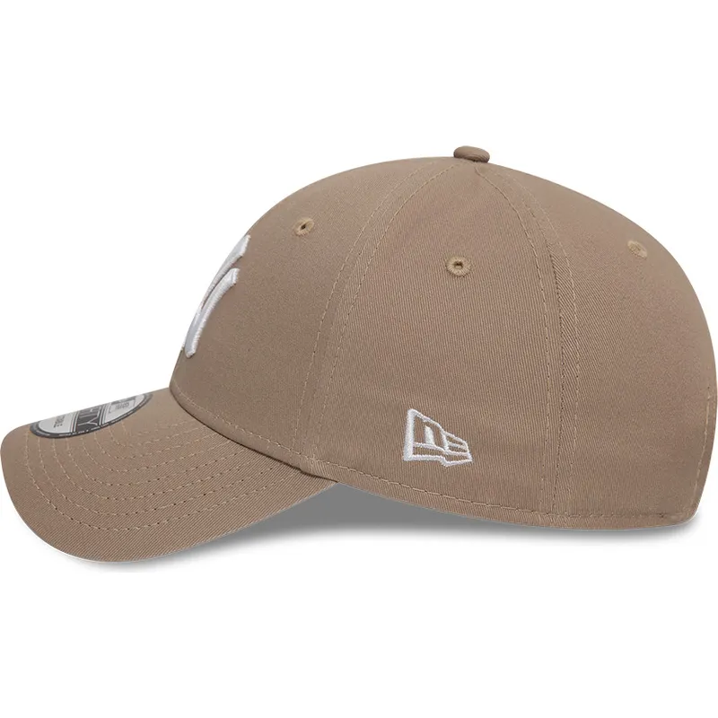 petten-gebogen-bruin-verstelbaar-9forty-league-essential-van-new-york-yankees-mlb-van-new-era