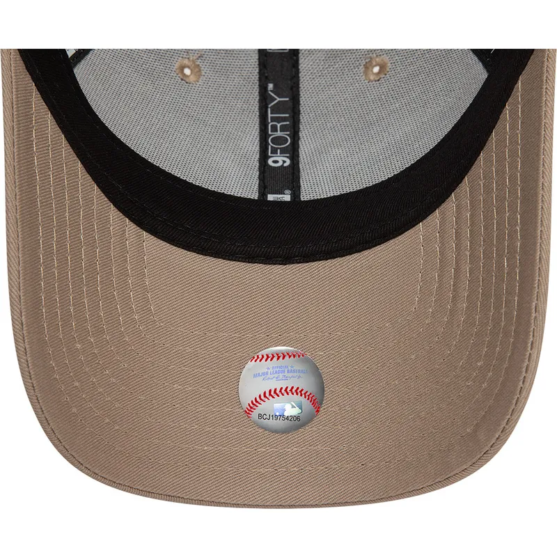 petten-gebogen-bruin-verstelbaar-9forty-league-essential-van-new-york-yankees-mlb-van-new-era