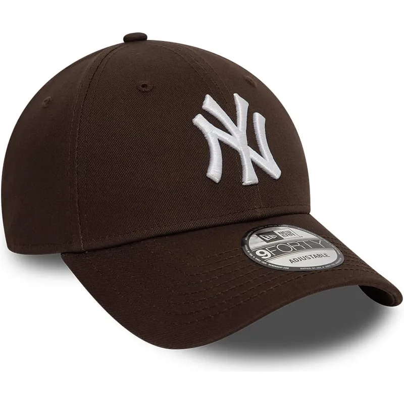 ciemnobrazowa-regulowana-czapka-z-daszkiem-9forty-league-essential-new-york-yankees-mlb-new-era