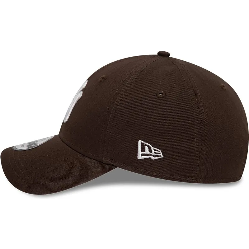petten-gebogen-bruin-verstelbaar-9forty-league-essential-van-new-york-yankees-mlb-van-new-era petten-gebogen-bruin-verstelbaar-9forty-league-essential-van-new-york-yankees-mlb-van-new-era