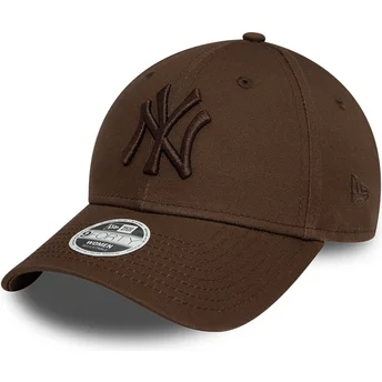 Mørkebrun justerbar buet kasket med mørkebrunt logo til kvinder 9FORTY League Essential fra New York Yankees MLB fra New Era