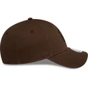 casquette-courbee-marron-fonce-ajustable-avec-logo-marron-fonce-pour-femme-9forty-league-essential-new-york-yankees-mlb-new-era