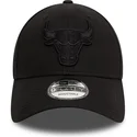 casquette-courbee-noire-ajustable-avec-logo-noir-9forty-essential-chicago-bulls-nba-new-era