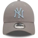 casquette-courbee-grise-ajustable-avec-logo-bleu-9forty-league-essential-new-york-yankees-mlb-new-era