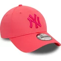 gorra-curva-rosa-ajustable-con-logo-rosa-9forty-league-essential-de-new-york-yankees-mlb-de-new-era