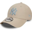 casquette-courbee-beige-ajustable-avec-logo-bleu-claire-9forty-league-essential-new-york-yankees-mlb-new-era