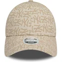 casquette-courbee-beige-ajustable-pour-femme-9forty-monogram-new-york-yankees-mlb-new-era