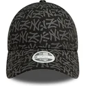 verstellbare-schwarze-damenkappe-mit-gebogenem-schirm-9forty-monogram-der-new-york-yankees-mlb-von-new-era