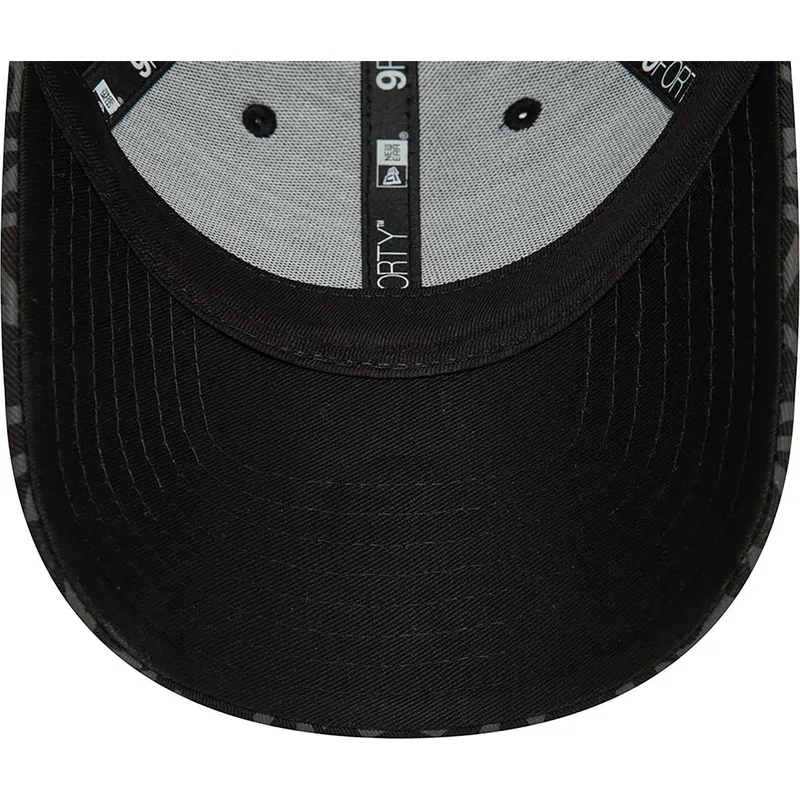 buet-sort-justerbar-kasket-til-kvinder-9forty-monogram-fra-new-york-yankees-mlb-fra-new-era