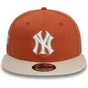 brun-og-beige-flad-snapback-kasket-9fifty-patch-af-new-york-yankees-mlb-fra-new-era