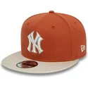 brun-og-beige-flad-snapback-kasket-9fifty-patch-af-new-york-yankees-mlb-fra-new-era