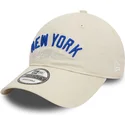 buet-beige-justerbar-9twenty-wordmark-kasket-af-new-york-yankees-mlb-fra-new-era