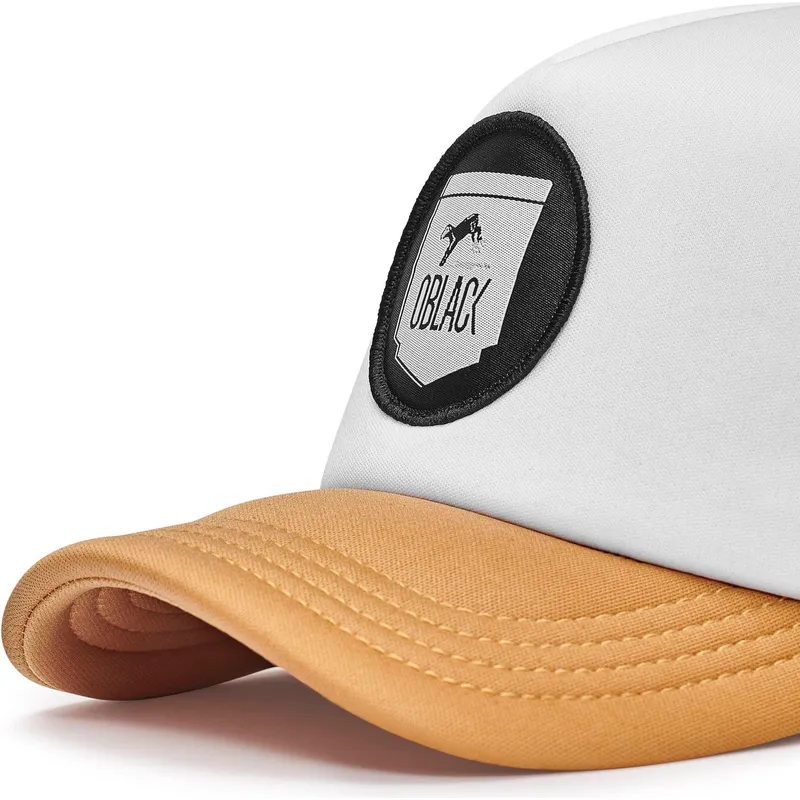 hvid-sort-og-beige-classic-trucker-kasket-fra-oblack