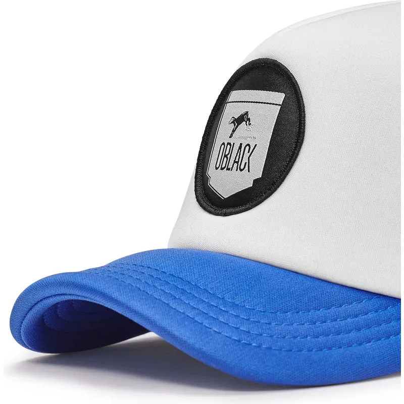 hvid-sort-og-bla-classic-trucker-kasket-fra-oblack