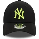 gorra-curva-negra-ajustable-con-logo-verde-9forty-league-essential-de-new-york-yankees-mlb-de-new-era