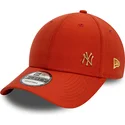 casquette-courbee-rouge-ajustable-avec-logo-dore-9forty-flawless-new-york-yankees-mlb-new-era