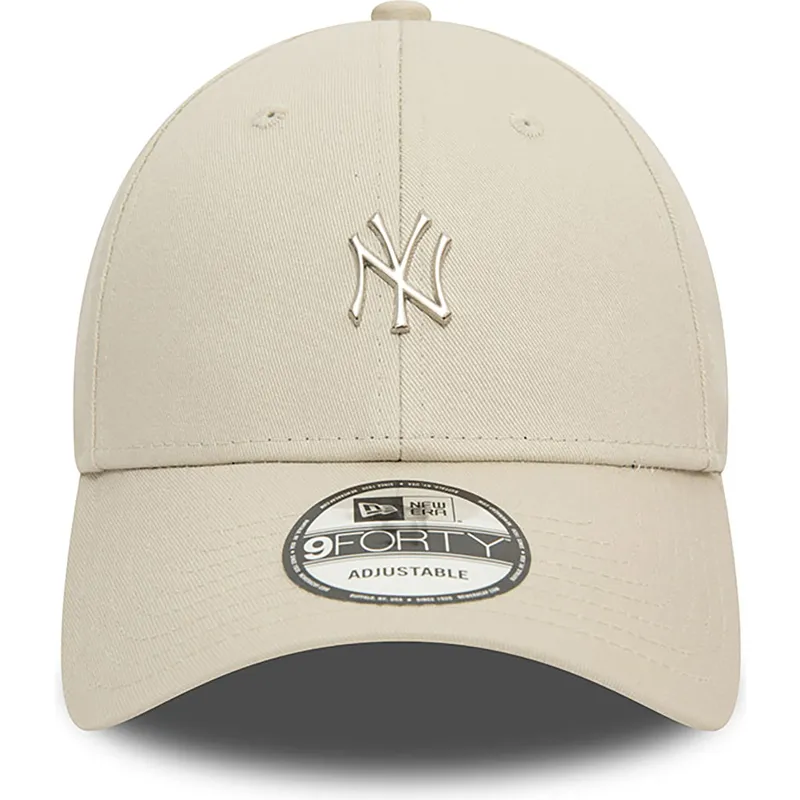 petten-gebogen-beige-verstelbaar-9forty-metallic-pin-van-new-york-yankees-mlb-van-new-era