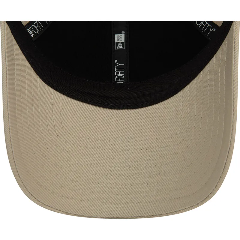 petten-gebogen-beige-verstelbaar-9forty-metallic-pin-van-new-york-yankees-mlb-van-new-era