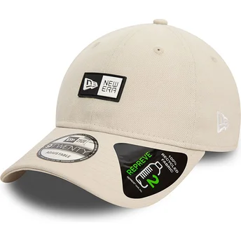 Beige justerbar 9TWENTY REPREVE kasket fra New Era