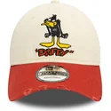 gorra-curva-beige-y-roja-ajustable-9twenty-washed-de-pato-lucas-looney-tunes-de-new-era