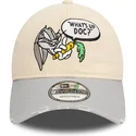 gorra-curva-beige-y-gris-ajustable-9twenty-washed-de-bugs-bunny-looney-tunes-de-new-era