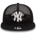 gorra-trucker-plana-negra-9fifty-embroidered-mesh-de-new-york-yankees-mlb-de-new-era