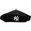 czarna-damska-beretka-welniana-new-york-yankees-mlb-od-new-era