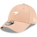 beige-justerbar-9forty-seasonal-kasket-med-buet-skygge-fra-mclaren-racing-formula-1-af-new-era