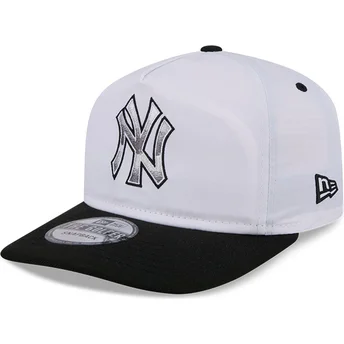 Svart och vit böjd snapback keps GOLFER Chrome Logo från New York Yankees MLB av New Era