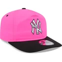 casquette-courbee-rose-et-noire-snapback-golfer-chrome-logo-new-york-yankees-mlb-new-era