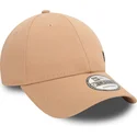 lys-pink-justerbar-9forty-kasket-med-buet-skygge-og-pin-fra-new-era