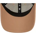 lys-pink-justerbar-9forty-kasket-med-buet-skygge-og-pin-fra-new-era