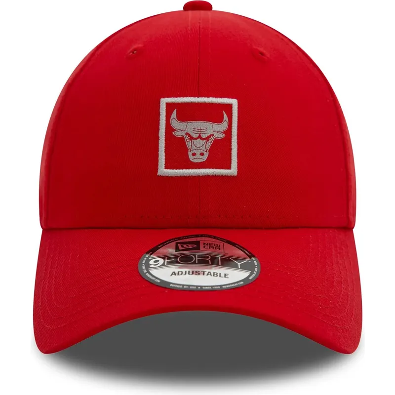 gorra-curva-roja-ajustable-9forty-metallic-patch-de-chicago-bulls-nba-de-new-era