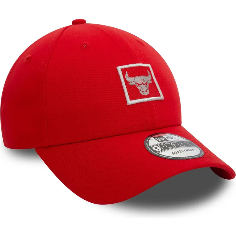 gorra-curva-roja-ajustable-9forty-metallic-patch-de-chicago-bulls-nba-de-new-era