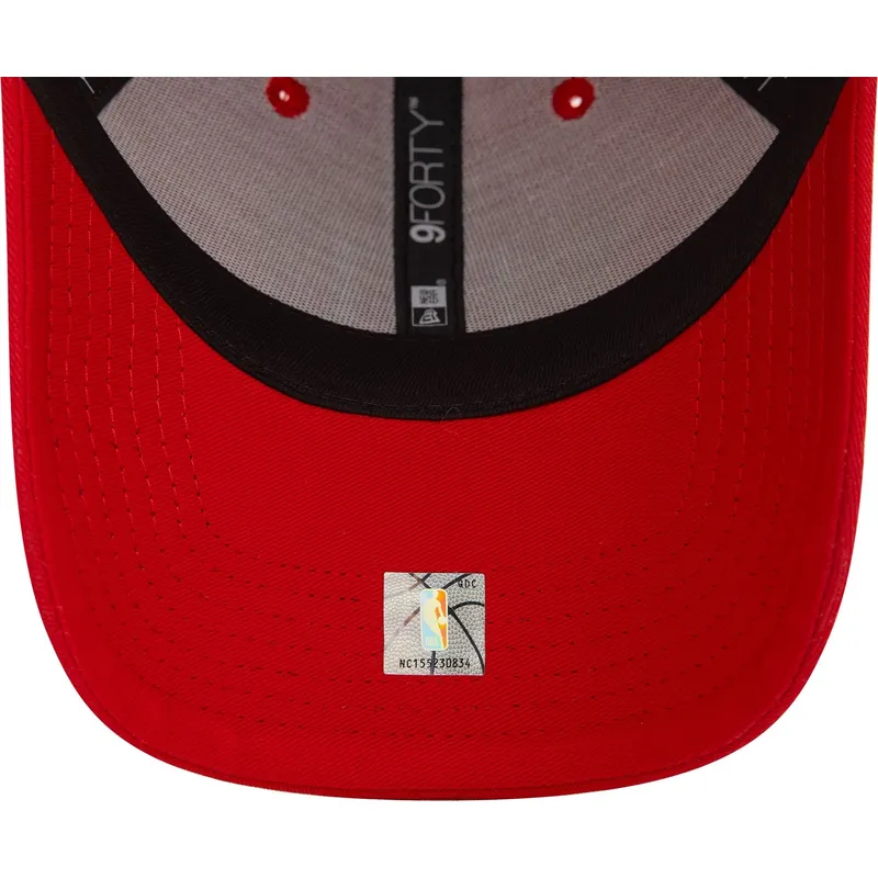 gorra-curva-roja-ajustable-9forty-metallic-patch-de-chicago-bulls-nba-de-new-era