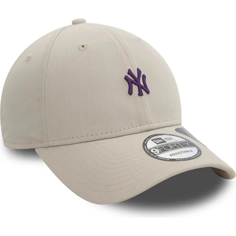 bojd-beige-justerbar-keps-med-lila-logotyp-9forty-repreve-mini-logo-fran-new-york-yankees-mlb-av-new-era
