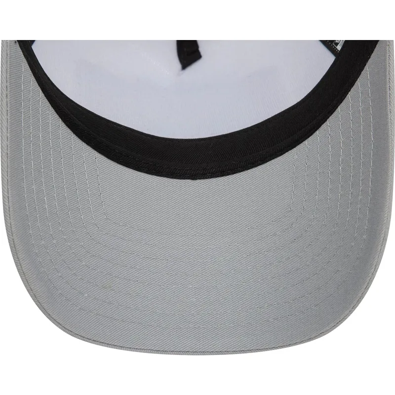 petten-gebogen-grijs-snapback-a-frame-ski-patch-van-st-moritz-steden-en-stranden-van-new-era