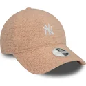 new-era-curved-brim-women-9forty-borg-new-york-yankees-mlb-pink-adjustable-cap