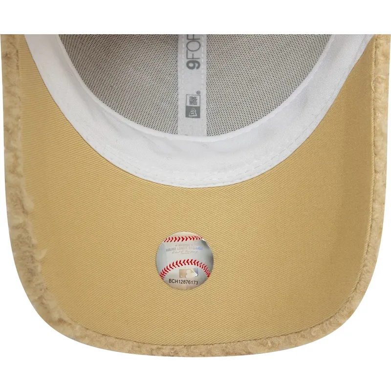 petten-gebogen-beige-verstelbaar-9forty-borg-van-new-york-yankees-mlb-van-new-era petten-gebogen-beige-verstelbaar-9forty-borg-van-new-york-yankees-mlb-van-new-era