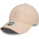 lyserod-justerbar-buet-kasket-til-kvinder-9twenty-padded-fra-new-york-yankees-mlb-fra-new-era