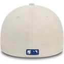 gorra-curva-beige-ajustada-con-logo-azul-39thirty-faux-suede-de-los-angeles-dodgers-mlb-de-new-era