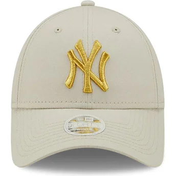 Cappello beige regolabile da donna con logo dorato 9FORTY Metallic Logo dei New York Yankees MLB di New Era