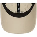 gorra-curva-beige-ajustable-9twenty-heritage-script-de-new-era