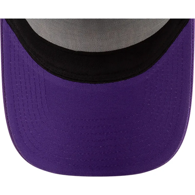 violet-og-sort-a-frame-classic-trucker-kasket-fra-toronto-raptors-nba-fra-new-era