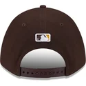 brun-buet-snapback-9forty-m-crown-player-replica-san-diego-padres-mlb-kasket-fra-new-era