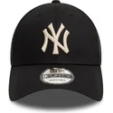 new-era-curved-brim-9forty-league-essential-new-york-yankees-mlb-black-adjustable-cap-with-beige-logo