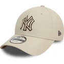 casquette-courbee-beige-ajustable-avec-logo-noir-9forty-team-outline-new-york-yankees-mlb-new-era