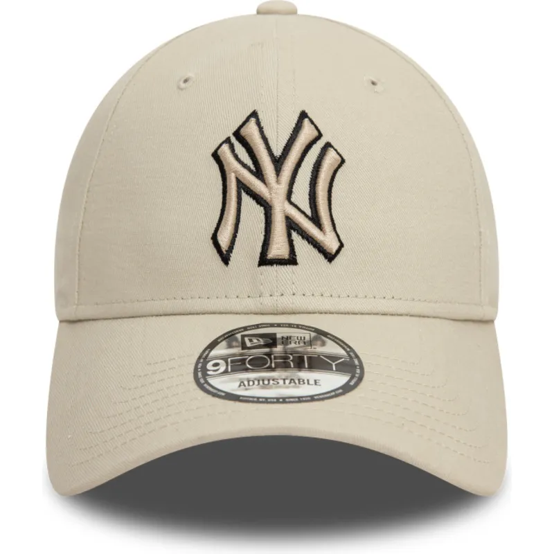 beige-justerbar-buet-kasket-med-sort-logo-9forty-team-outline-fra-new-york-yankees-mlb-fra-new-era