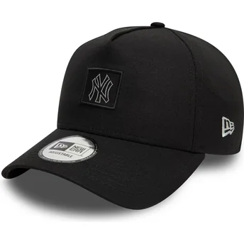 New Era MLB New York Yankees 9FORTY A Frame Metallic Patch Snapback Kappe mit gebogenem Schirm in Schwarz