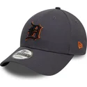gra-justerbar-bojd-keps-med-orange-logotyp-9forty-side-patch-detroit-tigers-mlb-fran-new-era